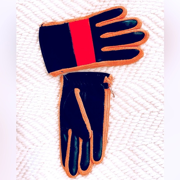NEW- Gloves size Medium - Picture 2 of 3